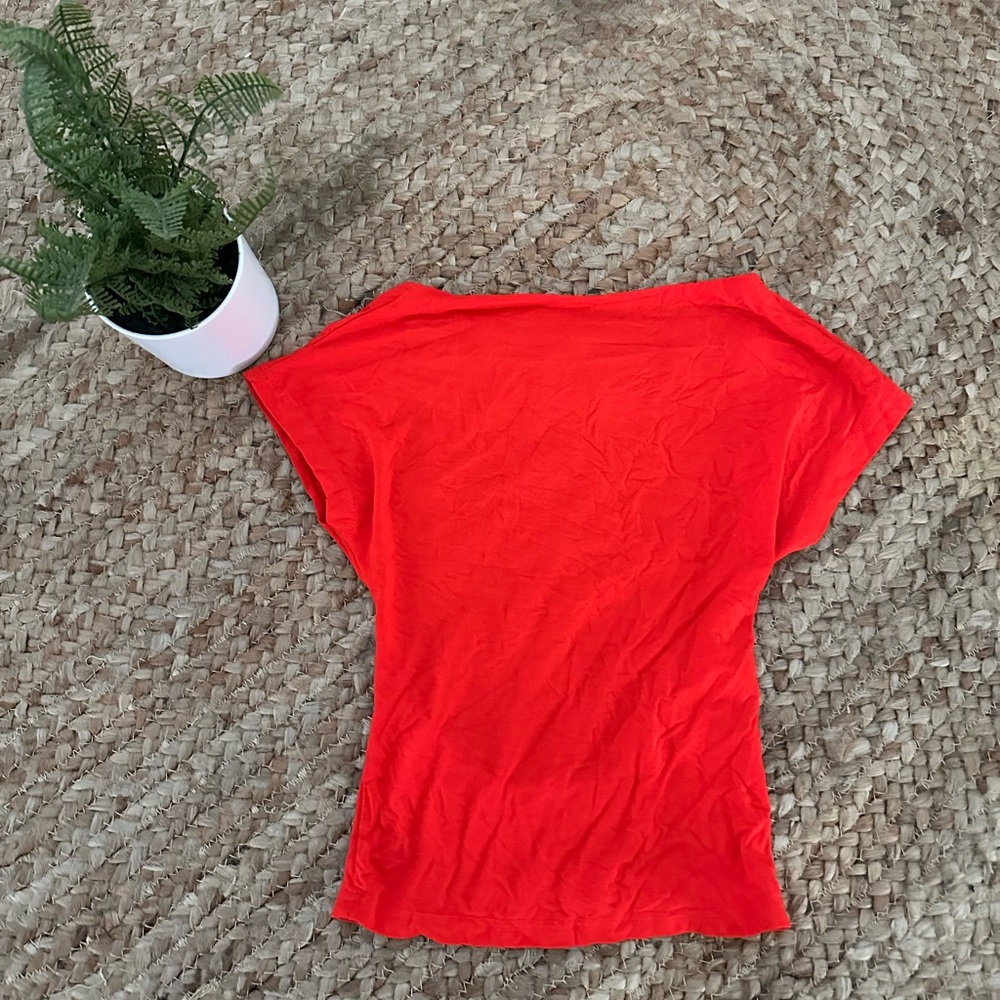 RED BACKLESS TOP